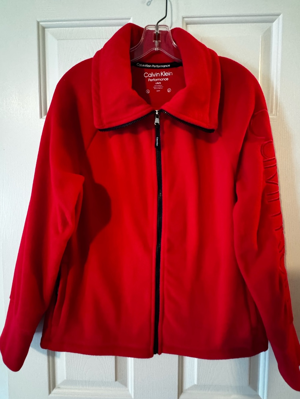 ❤️Calvin Klein Performance Red Fleece Full-Zip Jacket (Large) 
Great Condition‼️